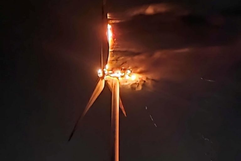 wiatrak pożar ogień