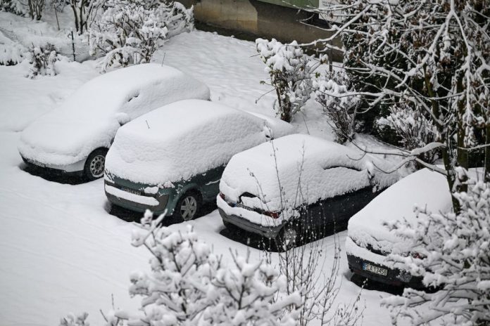 Zima, opady śniegu, prognoza pogody.