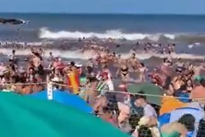 NCZAS.INFO | Meteotsunami na plaży w Santa Clara del Mar w Argentynie.