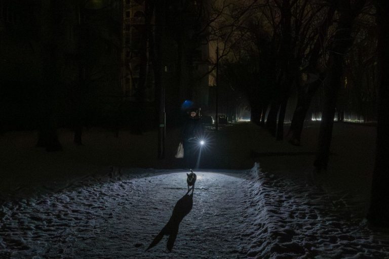 Pogrążony w ciemnościach Kijów
