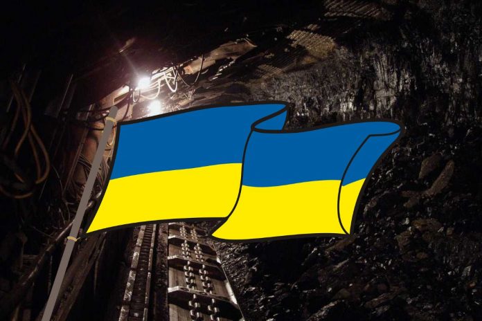 Kopalnia węgla oraz ukraińska flaga.