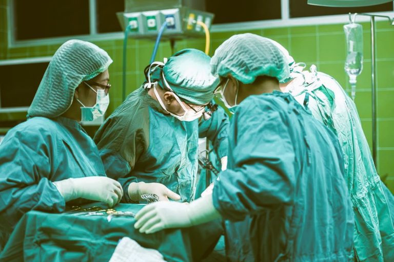 Przez lata myślano, że jest po prostu gruby. Tymczasem urósł mu gigantyczny guz [FOTO/VIDEO]