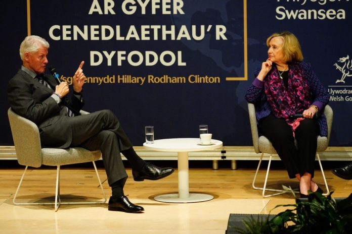 NCZAS.INFO | Bill i Hilary Clinton.