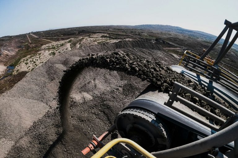 Znienawidzony węgiel. W mroźną zimę i tak wciąż nas ratuje