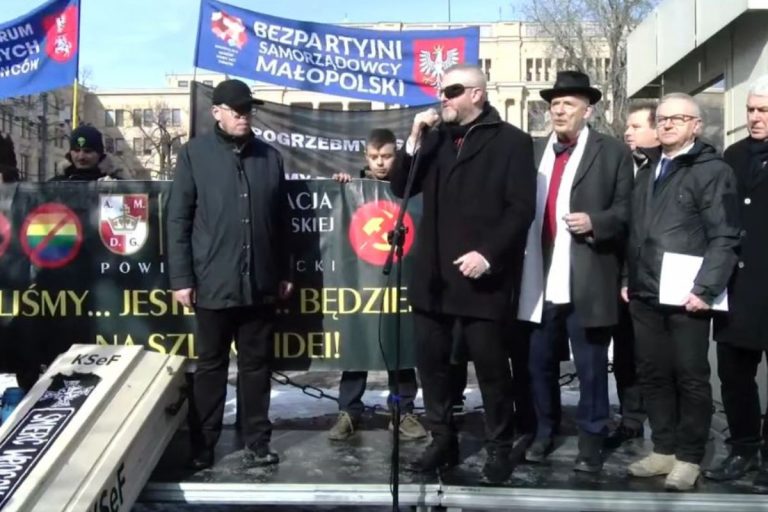 NCZAS.INFO | Grzegorz Braun i Janusz Korwin-Mikke przed gmachem Ministerstwa Finansów