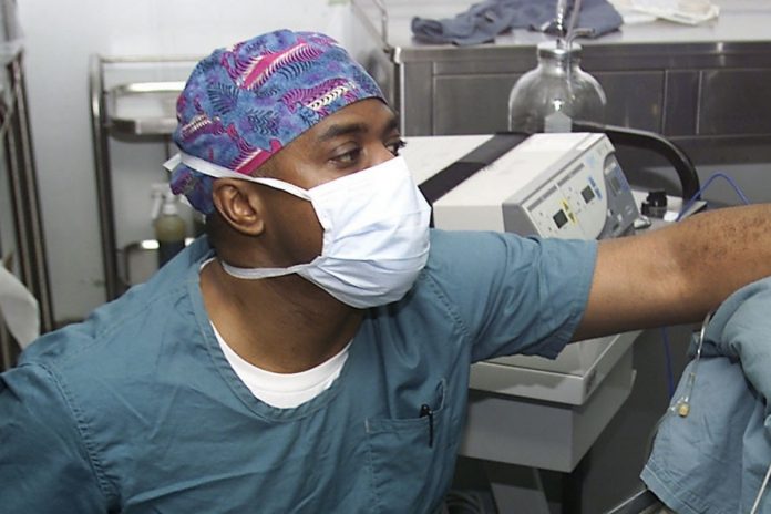 lekarz murzyn imigrant