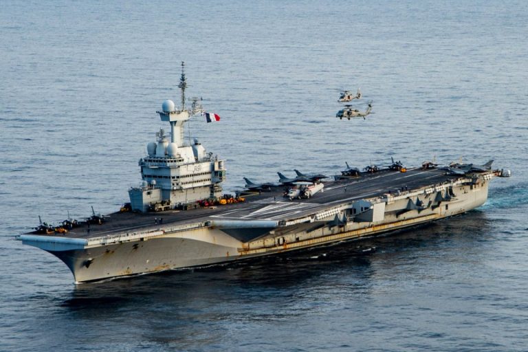 NCZAS.INFO | Francuski lotniskowiec Charles de Gaulle. Foto: wikimedia/U.S. Navy photo by Mass Communication Specialist 3rd Class Bela Chambers