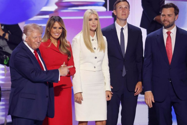 NCZAS.INFO | Donald Trump z żoną Meanią oraz Ivanka Trump i jej mąż Jared Kushner oraz J.D. Vance