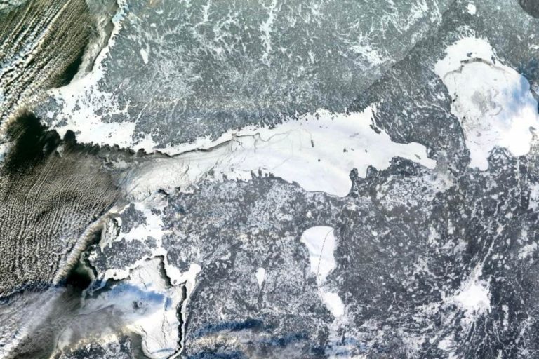 NCZAS.INFO | Zamarznięta Zatoka Fińska. Zdjęcie satelitarne z 10 lutego 2026 r.