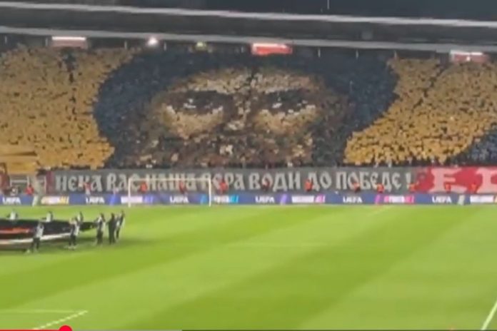 NCZAS.INFO | Oprawa kibiców klubu Crvena Zvezda Belgrad podczas meczu z LOSC Lille.