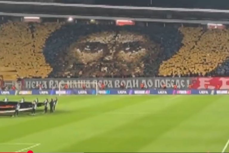 NCZAS.INFO | Oprawa kibiców klubu Crvena Zvezda Belgrad podczas meczu z LOSC Lille.