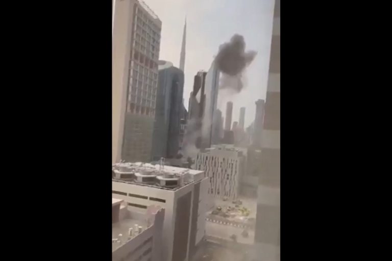 NCZAS.INFO | Chmura dymu po eksplozji w Dubaju. Foto: print screen X