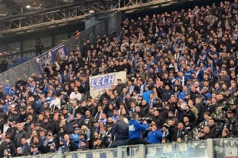 Kibice Lecha Poznań podczas meczu z Szachtarem Donieck w Krakowie.