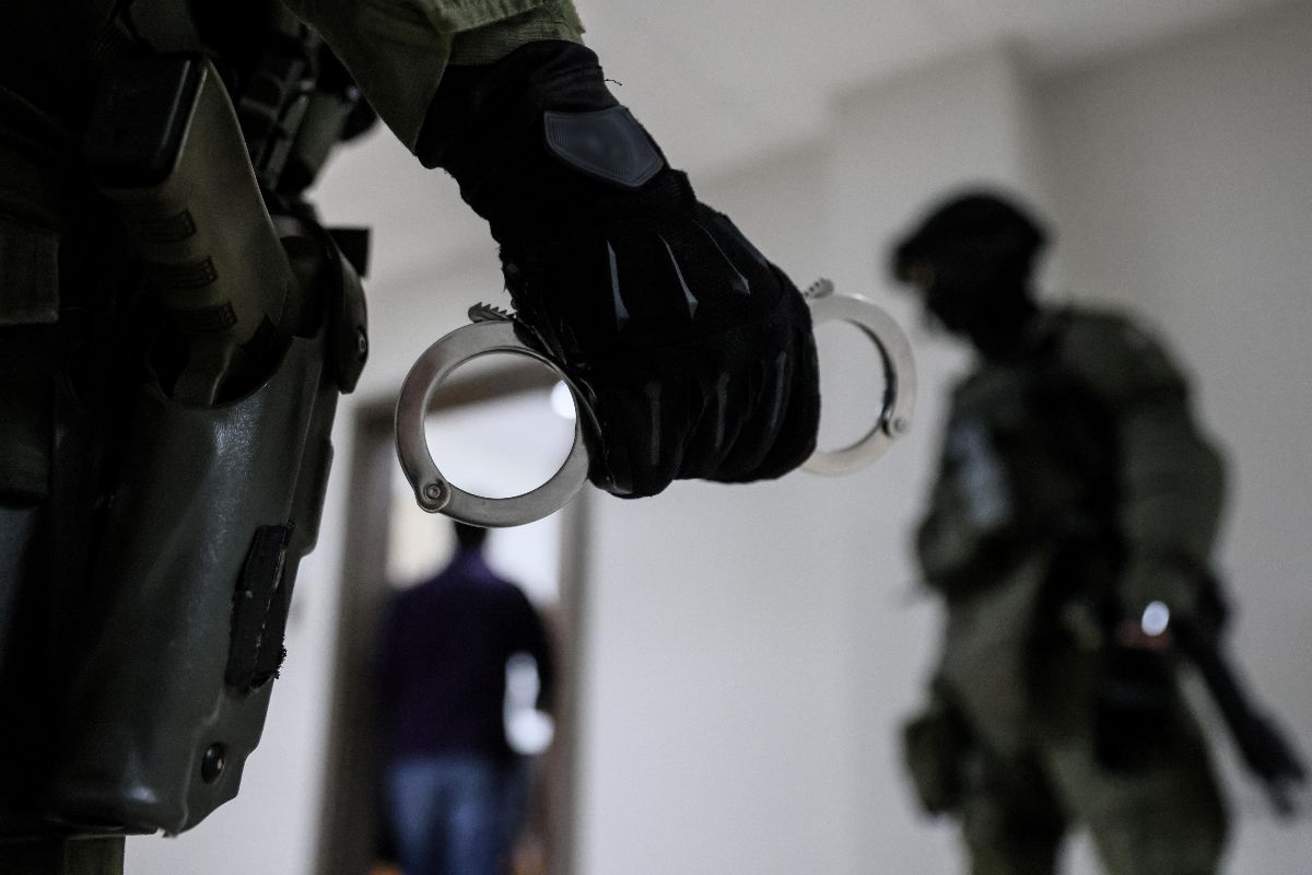 Sceny jak z filmu. Wybicie szyby i porwanie dziecka pod Zgierzem. Matka i jej partner z zarzutami