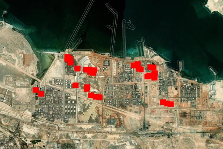 NCZAS.INFO | Źródła ognia wykryte przez satelity w rafinerii Ruwais. Foto: X