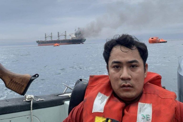 NCZAS.INFO | Załoga jednego z zaatakowanych statków w rejonie Cieśniny Ormuz podczas ewakuacji. Foto: X