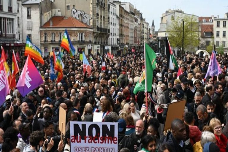 Wiec „przeciwko rasizmowi” w Wielką Sobotę