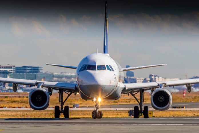 lufthansa samolot lotnisko