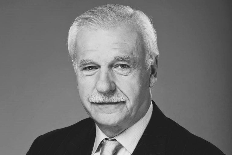 NCZAS.INFO | Nie żyje Andrzej Olechowski. / Foto: Komitet Wyborczy Andrzeja Olechowskiego 2010, CC BY-SA 3.0, Wikimedia Commons