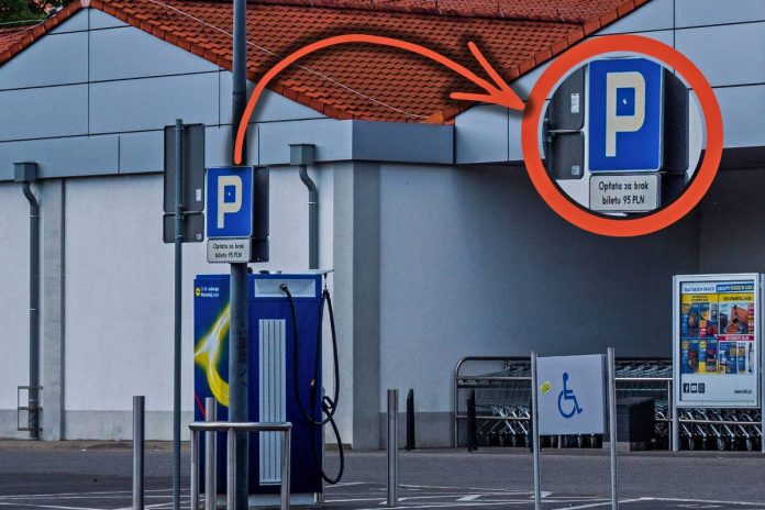 NCZAS.INFO | Parking przy jednym z popularnych marketów. Zdjęcie ilustracyjne. / Foto: Pexels