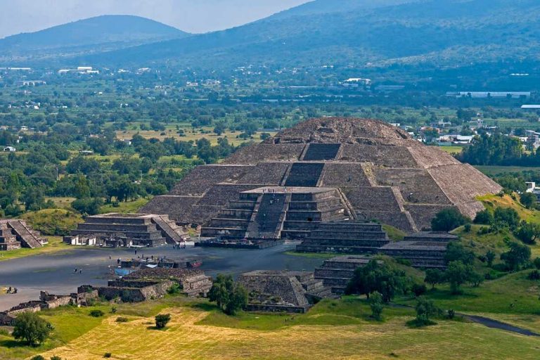 NCZAS.INFO | Piramida Księżyca w Teotihuacan w Meksyku.