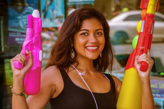 NCZAS.INFO | Plastikowy pistolet na wodę