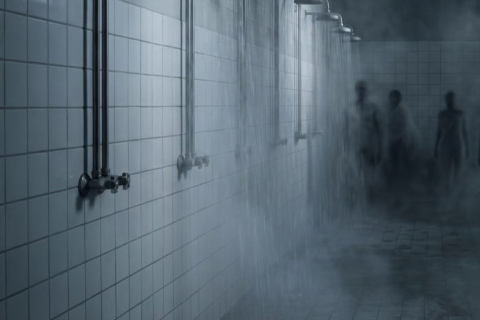 Trener Lecha Poznań nagrywał pod prysznicem.