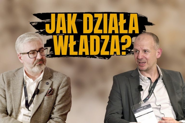 NCZAS.INFO | Jak działa władza? Spotkanie z Wiktorem Świetlikiem prowadził Artur Niewrzędowski. Foto: materiały prasowe