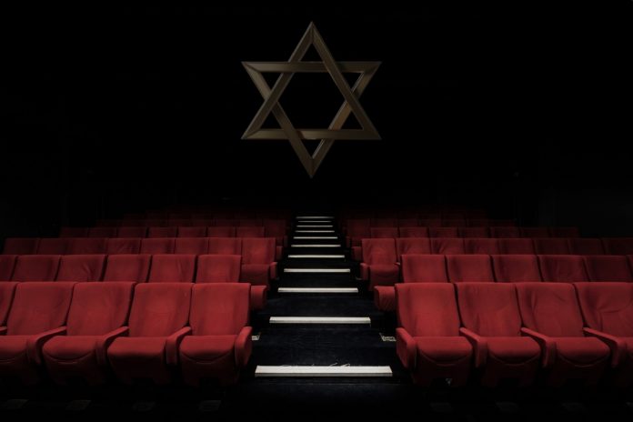 NCZAS.INFO | Sala teatralna. Zdjęcie ilustracyjne. / Foto: Pixabay (kolaż)