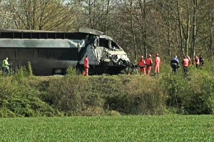 NCZAS.INFO | Francuskie służby na miejscu wypadku na przejeździe kolejowym w Bully-les-Mines w departamencie Pas-de-Calais. / Foto: YT (screen)