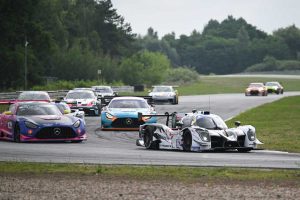 Wyścigi samochodowe na Torze Poznań.