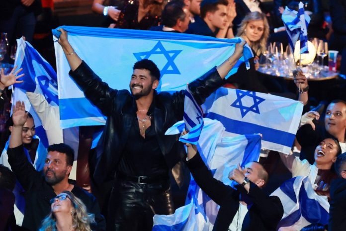 Reprezentant Izraela na Eurowizji - Noam Bettan EPA/HANNIBAL HANSCHKE Dostawca: PAP/EPA.