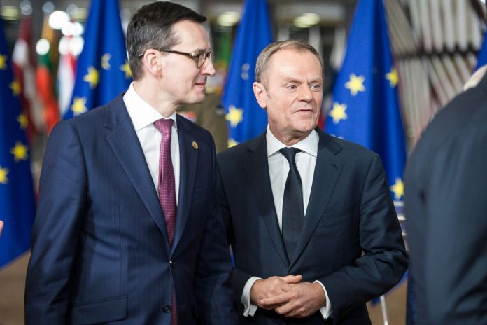 NCZAS.INFO | Mateusz Morawiecki i Donald Tusk w Brukseli, 2017 r.