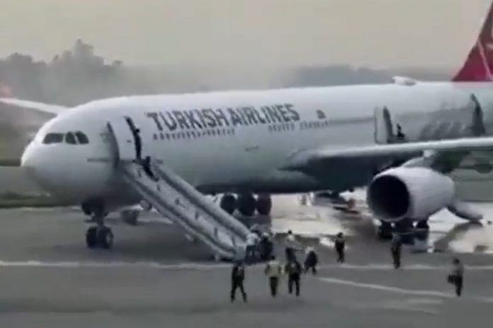 NCZAS.INFO | Samolot Turkish Airlines zapalił się podczas lądowania.