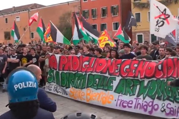 NCZAS.INFO | Manifestacja przeciwko izraelskiemu pawilonowi podczas Biennale w Wenecji