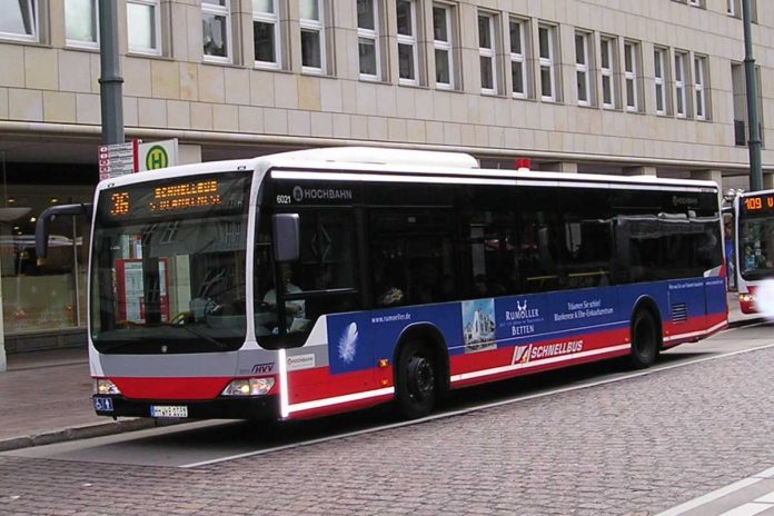 Autobus spalinowy.