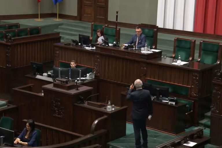 Wymiana zdań między Szymonem Hołownią i Włodzimierzem Skalikiem w Sejmie.