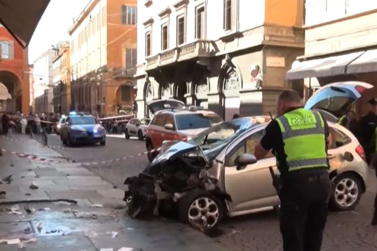 Kierowca wjechał w przechodniów. Wśród rannych jest Polka [VIDEO]