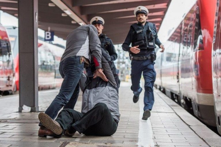 niemcy dworzec policja