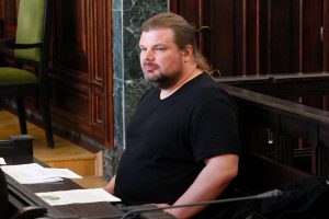 Rafał Gaweł na sali sądowej.