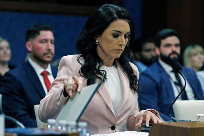 NCZAS.INFO | Tulsi Gabbard - jedna z najbardziej wpływowych postaci w administracji Donalda Trumpa - złożyła rezygnację ze stanowiska Dyrektora Wywiadu Narodowego USA (DNI). / Foto: PAP/EPA