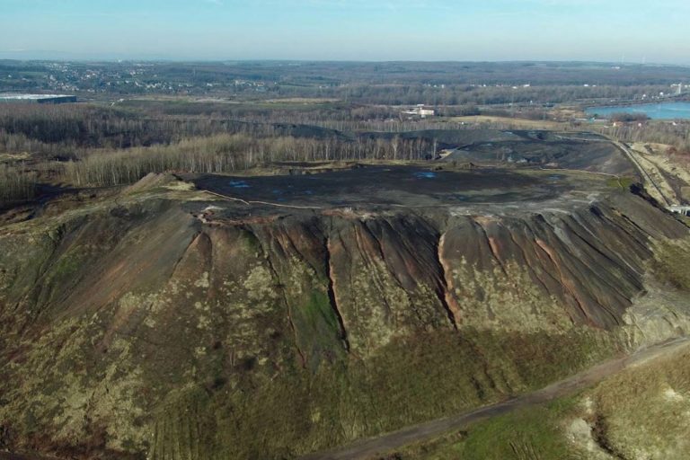 NCZAS.INFO " Toksyczna hałda w Hermanicach, przy granicy z Polską. Foto: google maps/Zbyněk Pechanec