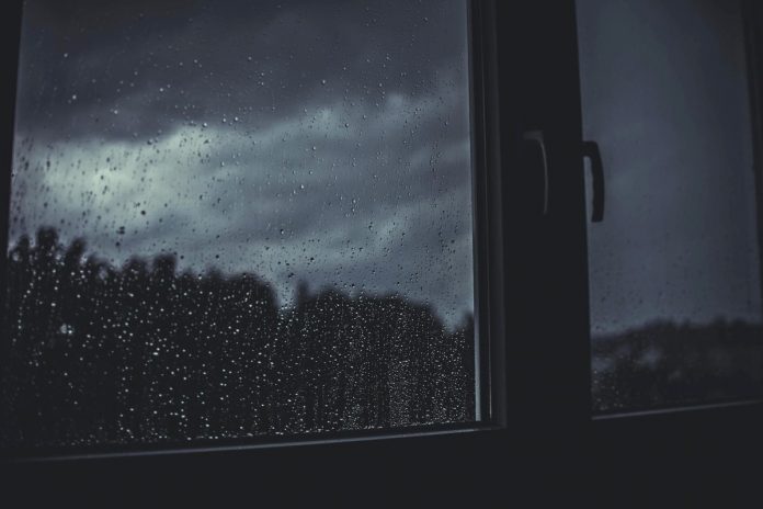NCZAS.INFO | We Włocławku doszło do tragicznego wypadku - dziewczynka wypadła z okna na 9. piętrze wiezowca. Zdjęcie ilustracyjne. / Foto: Pixabay