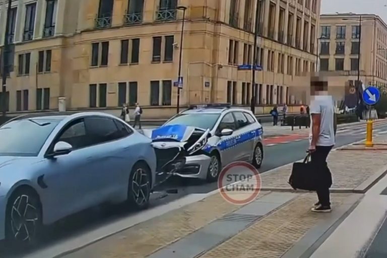 policja kolizja warszawa swietokrzyska radiowoz