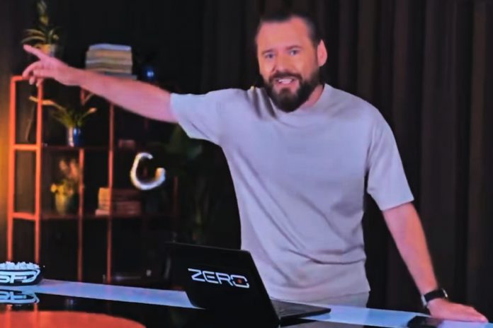 NCZAS.INFO | Krzysztof Stanowski ma jasno wyrobione zdanie na temat pizzy z krewetkami i stawki VAT na nią. / Foto: Kanał Zero (screen)