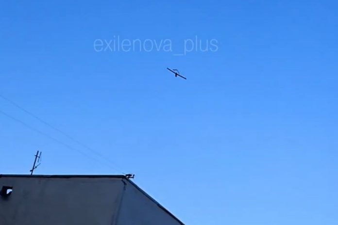 NCZAS.INFO | Jeden z ukraińskich dronów uchwycony nad obwodem leningradzkim w Rosji. Foto: print screen X