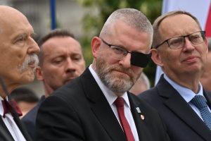 NCZAS.INFO | Janusz Korwin-Mikke, Grzegorz Braun i Roman Fritz. Foto: PAP