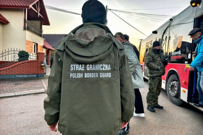 Kontrola na granicy polsko-ukraińskiej w Medyce.