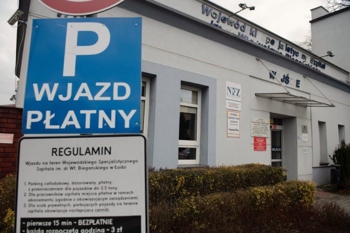 Płatny parking przyszpitalny.