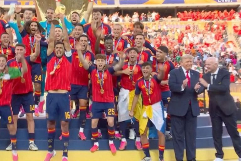 Donald Trump na finale mundialu, ceremonia wręczania medali i pucharu.